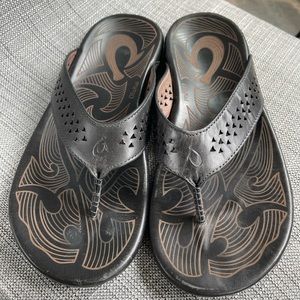Olukai men’s sandals. Size 11. Black